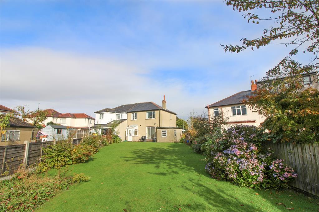 Batter Lane, Rawdon, Leeds, LS19 6EJ 3 bed semidetached house £299,950