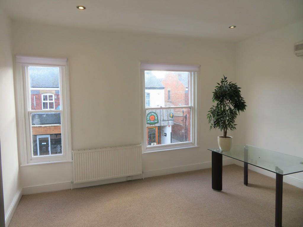Bramhall Lane South, Bramhall 2 bed apartment £775 pcm (£179 pw)