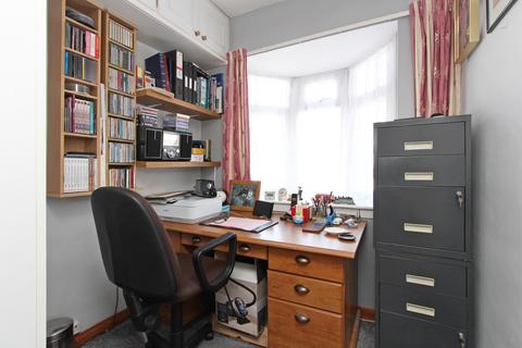 15 Wills Crescent, Whitton, Hounslow, TW3 2JA