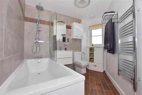 17 The Campus, Loughton, IG10 3FB