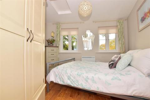 17 The Campus, Loughton, IG10 3FB