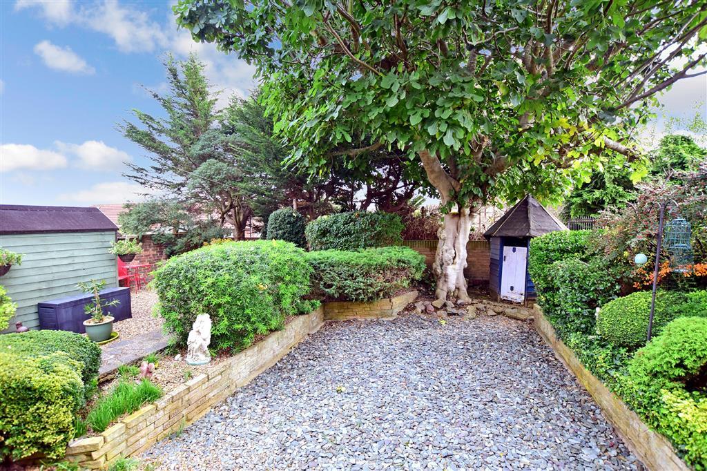 Maple Avenue, Gillingham, Kent 2 bed detached house £325,000