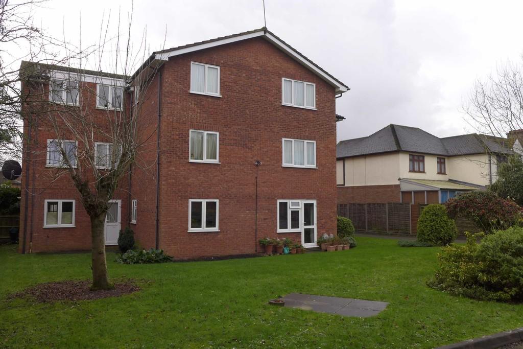 Juniper Court, College Hill Road, Harrow Weald 1 bed apartment £1,150 pcm (£265 pw)