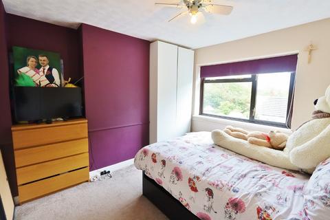 78 Barton Avenue, Romford, RM7 0ND