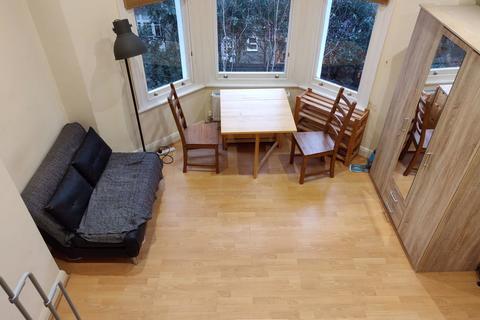 Studio to rent, ADDISON GARDENS, LONDON, W14 0DP