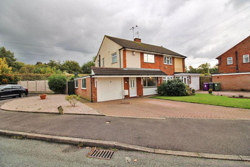 Cricket Meadow, Wolverhampton 3 bed semidetached house £195,000