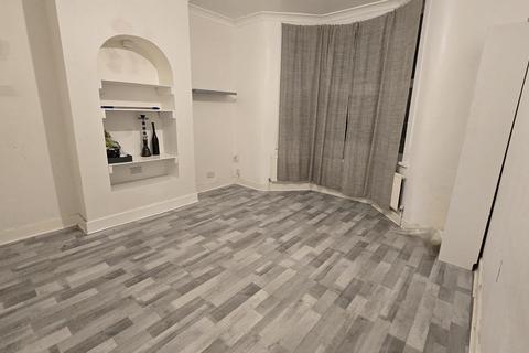 4 bedroom terraced house to rent, Selsdon Road, London, E13