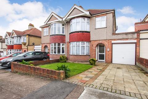 17 Blenheim Gardens, Aveley, South Ockendon, RM15 4EB