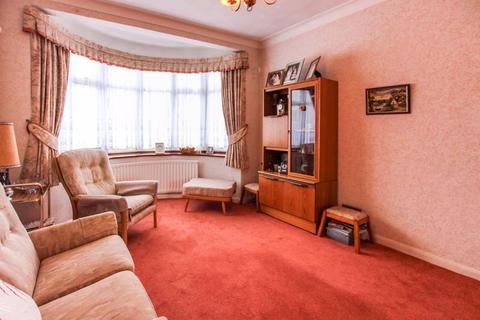 17 Blenheim Gardens, Aveley, South Ockendon, RM15 4EB