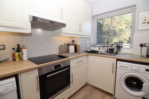 Flat 1, 2 Parrs Close, South Croydon, CR2 0QX