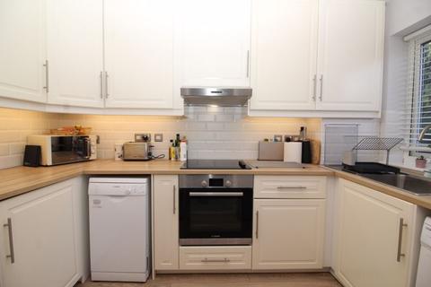 Flat 1, 2 Parrs Close, South Croydon, CR2 0QX