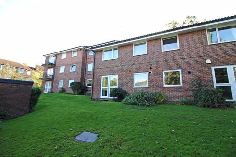 Flat 1, 2 Parrs Close, South Croydon, CR2 0QX