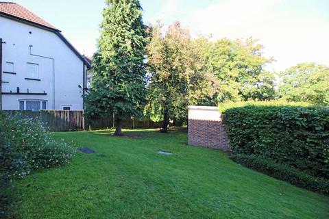Flat 1, 2 Parrs Close, South Croydon, CR2 0QX