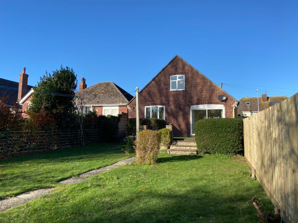 Chalet bungalow in Wanted location 3 bed detached bungalow for sale - £ ...