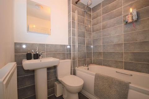 13 Cornfield Way, North Tawton, EX20 2FB