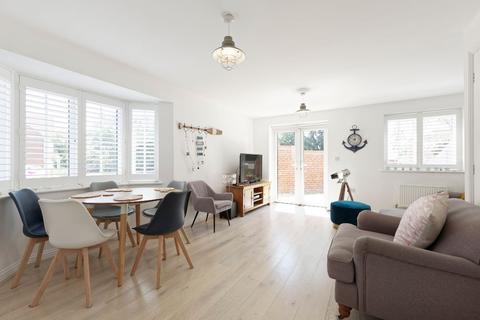 1 Blazer Close, Broadstairs, CT10 1FR