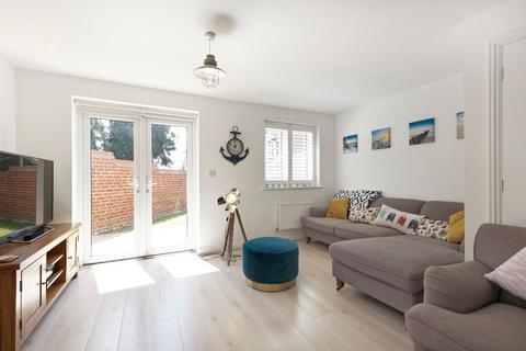 1 Blazer Close, Broadstairs, CT10 1FR