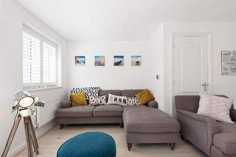1 Blazer Close, Broadstairs, CT10 1FR