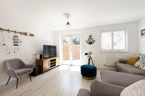 1 Blazer Close, Broadstairs, CT10 1FR