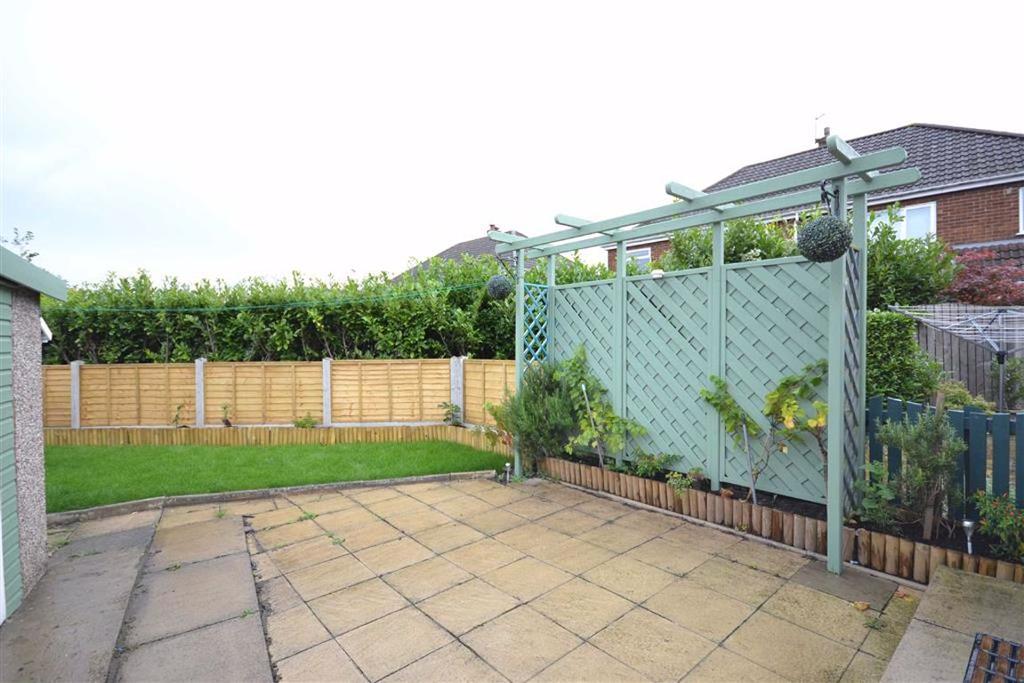 Bar Mount, Garforth, Leeds, LS25 3 bed semidetached house £229,995