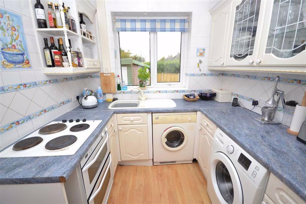 Bar Mount, Garforth, Leeds, LS25 3 bed semidetached house £229,995
