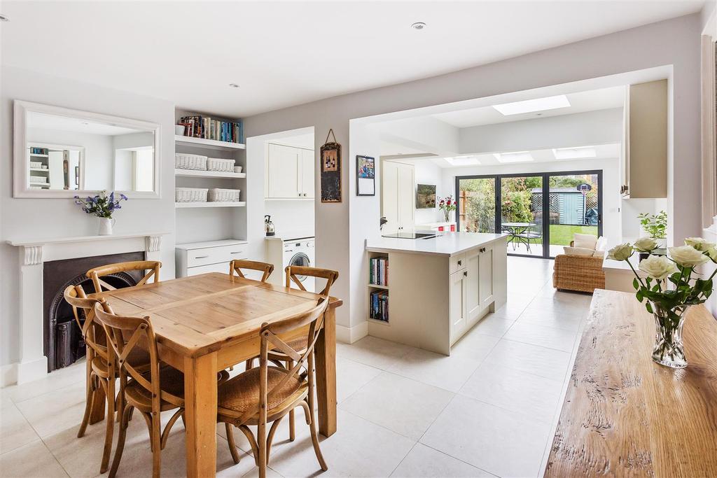 York Road, Weybridge 3 bed terraced house £775,000