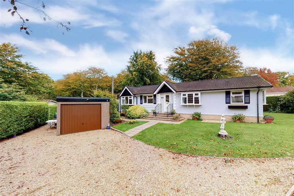 Chestnut Avenue, Deanland Wood Park 3 bed park home £265,000