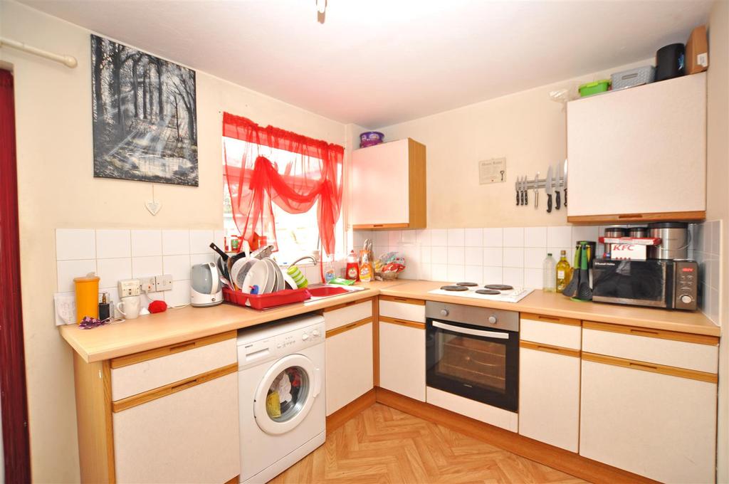 Lindfield Drive, Hailsham 2 bed terraced house £195,000
