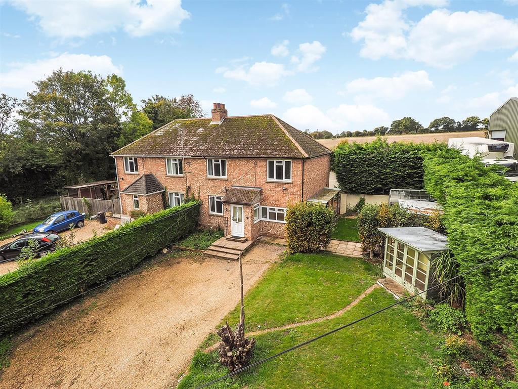 Foxcotte, Andover 4 bed semidetached house £350,000