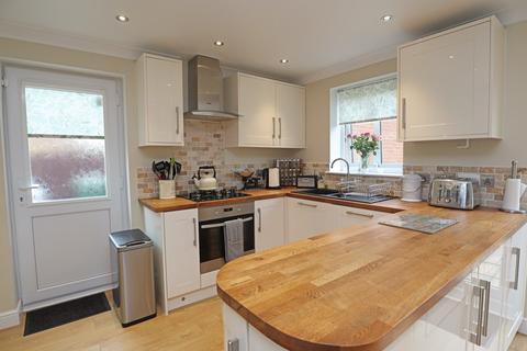 44 Bronze Close, Nuneaton, CV11 4YD