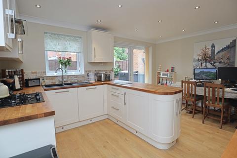 44 Bronze Close, Nuneaton, CV11 4YD