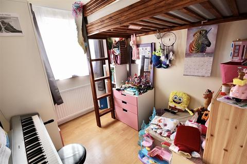 12 Fowey, Freshbrook, Swindon, SN5 8QP