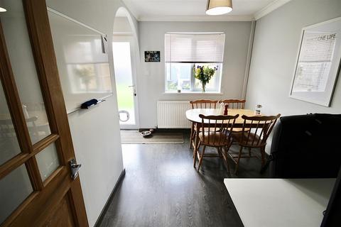 12 Fowey, Freshbrook, Swindon, SN5 8QP