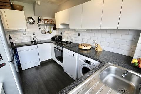 12 Fowey, Freshbrook, Swindon, SN5 8QP