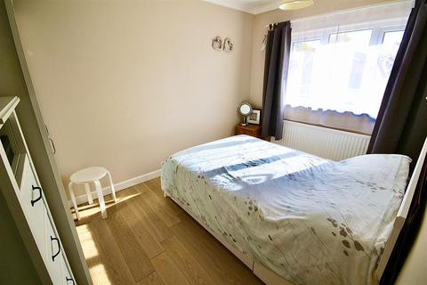 12 Fowey, Freshbrook, Swindon, SN5 8QP