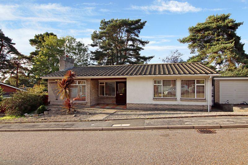 ST CATHERINES HILL CHRISTCHURCH 2 bed detached bungalow £400,000