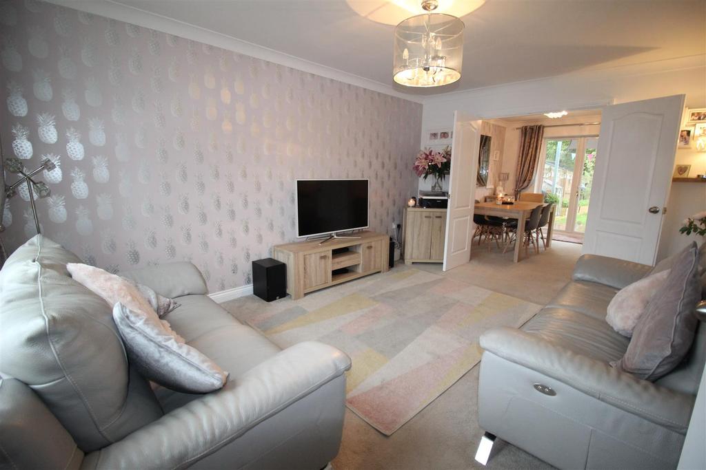 Lounge/Dining Room