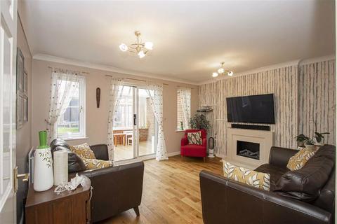 18 Curtis Croft, Shenley Brook End, Milton Keynes, MK5 7ET