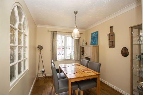 18 Curtis Croft, Shenley Brook End, Milton Keynes, MK5 7ET