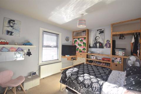 5 Birchmore Road, Gloucester, GL1 4DE
