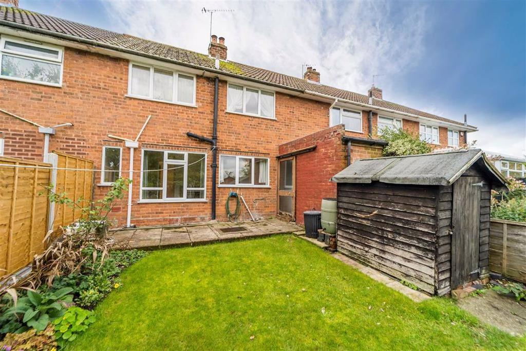 5, Mount Close, Wombourne, Wolverhampton, South Staffordshire, WV5 3