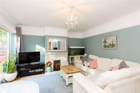 22 Collier Close, Epsom, KT19 9JG
