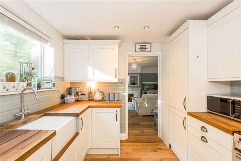 22 Collier Close, Epsom, KT19 9JG