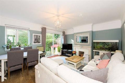 22 Collier Close, Epsom, KT19 9JG