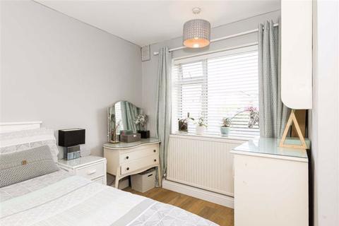 22 Collier Close, Epsom, KT19 9JG