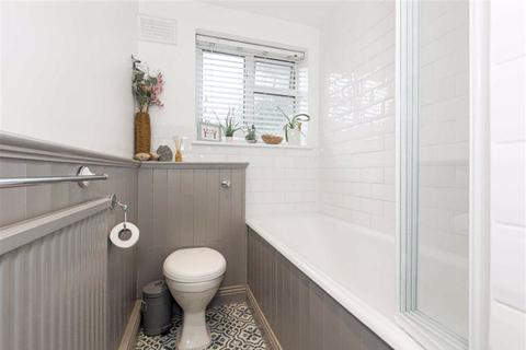 22 Collier Close, Epsom, KT19 9JG
