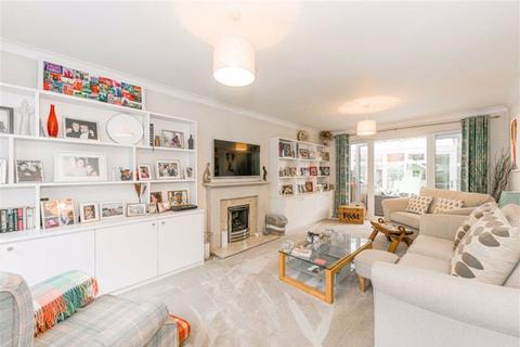 3 Cleveland Road, Worcester Park, KT4 7JQ