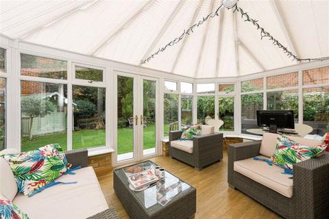 3 Cleveland Road, Worcester Park, KT4 7JQ