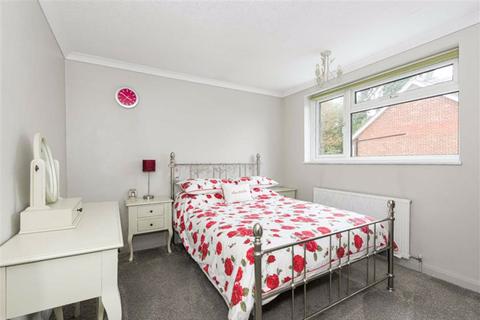 3 Cleveland Road, Worcester Park, KT4 7JQ