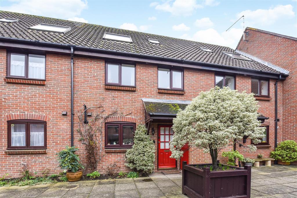 Walk, Chichester 3 bed terraced house £1,350 pcm (£312 pw)